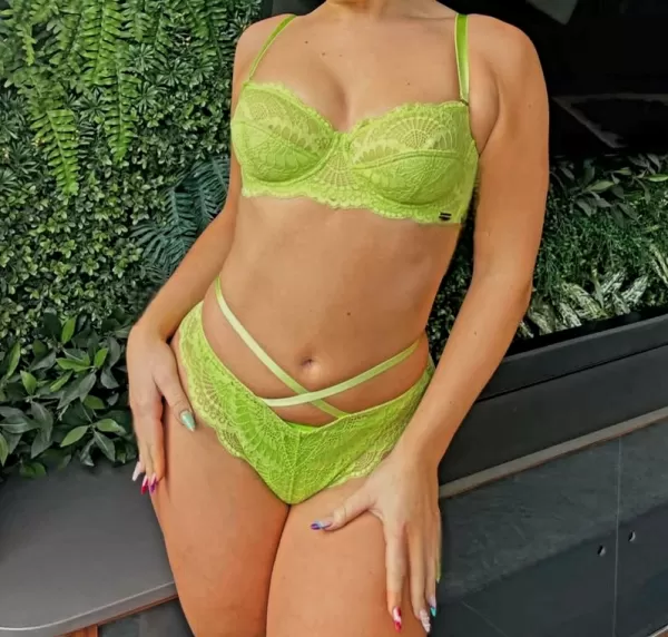 Amy English 26 - photo 2