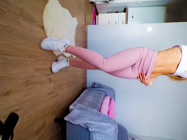 Camshow with real girl who really loves to make a fun - photo 3