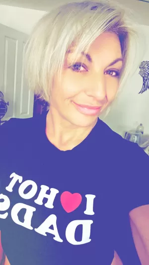 FULLY ENGLISH GILF TOTALLY REAL FUNNY SEXY AND FUN BEST CHOICE AROUND - photo 1