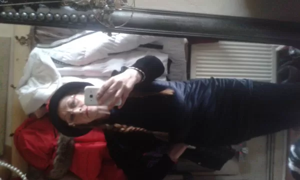ATTRACTIVE MATURE WOMAN - photo 3