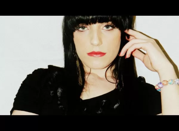 Essex Girl looking always - photo 1
