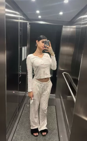 Available  - photo 1