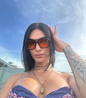 Available  - photo 3