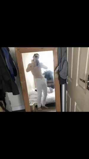 Facesitting slave for males/females/trans - photo 1