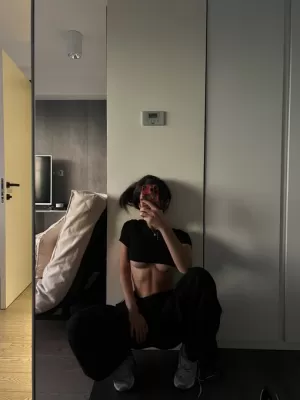 A chill and sexy girl  - photo 1