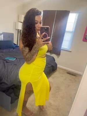 Im home alone with my slippery reddish pussy xx - photo 1