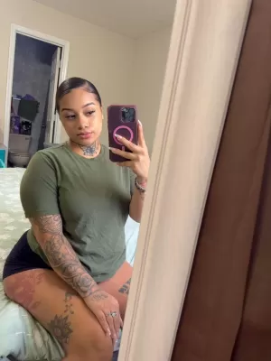 Sweet and sexy mama in town - photo 3