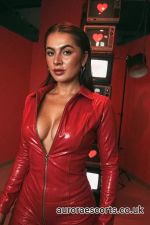 Berenika tall slim brunettet milf - photo 3