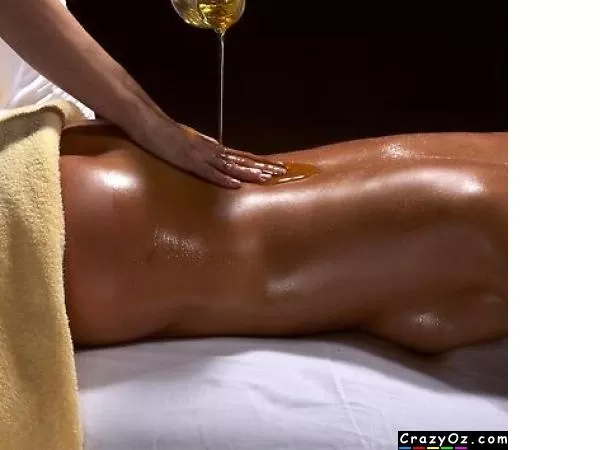 Hung Masseur Offering Body Oil Massages For Mature Women Whatsapp07964006027 - photo 1