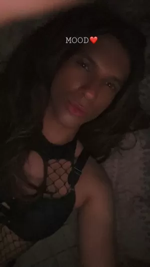 FEM CROSSDRESSER LOOKING FOR HUNG MEN - photo 1