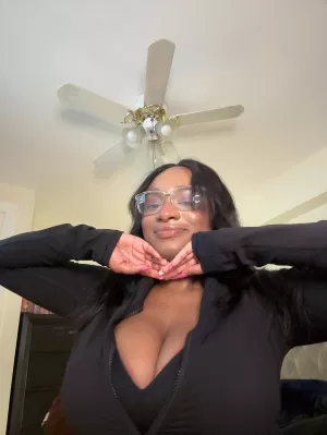 Elegant Companion for Evenings Out - photo 5