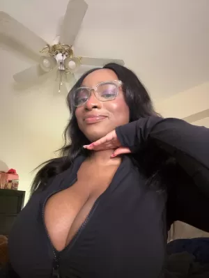 Elegant Companion for Evenings Out - photo 4