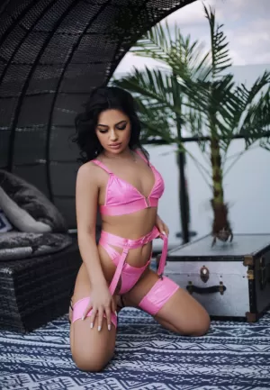  Elle Your Companion for Unforgettable Moments - photo 1